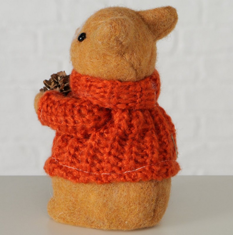 Criceto fatto a mano in lana cotta con maglione arancione e pigna, ideale come decoro autunnale